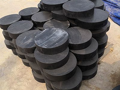 荣成市板式橡胶支座由若干层橡胶片与薄钢板经加压硫化